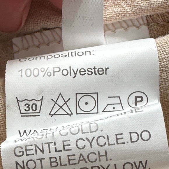 Flattering asymmetrical tank top. - Picture 4 of 4